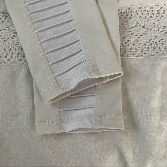 Alo Yoga SMALL White Motto Leggings mesh - Picture 4 of 10